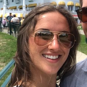 Meet your Posher, Jennifer